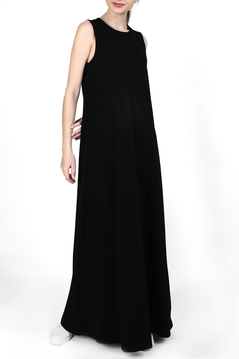 sleeveless black gown