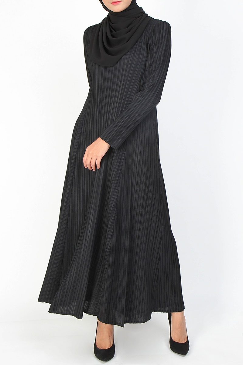 pleated maxi dress black