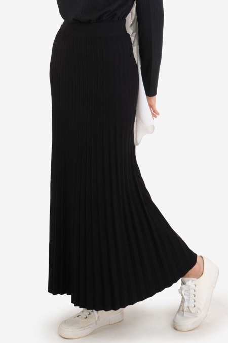 Sufiya Ribbed Knit Skirt - Black