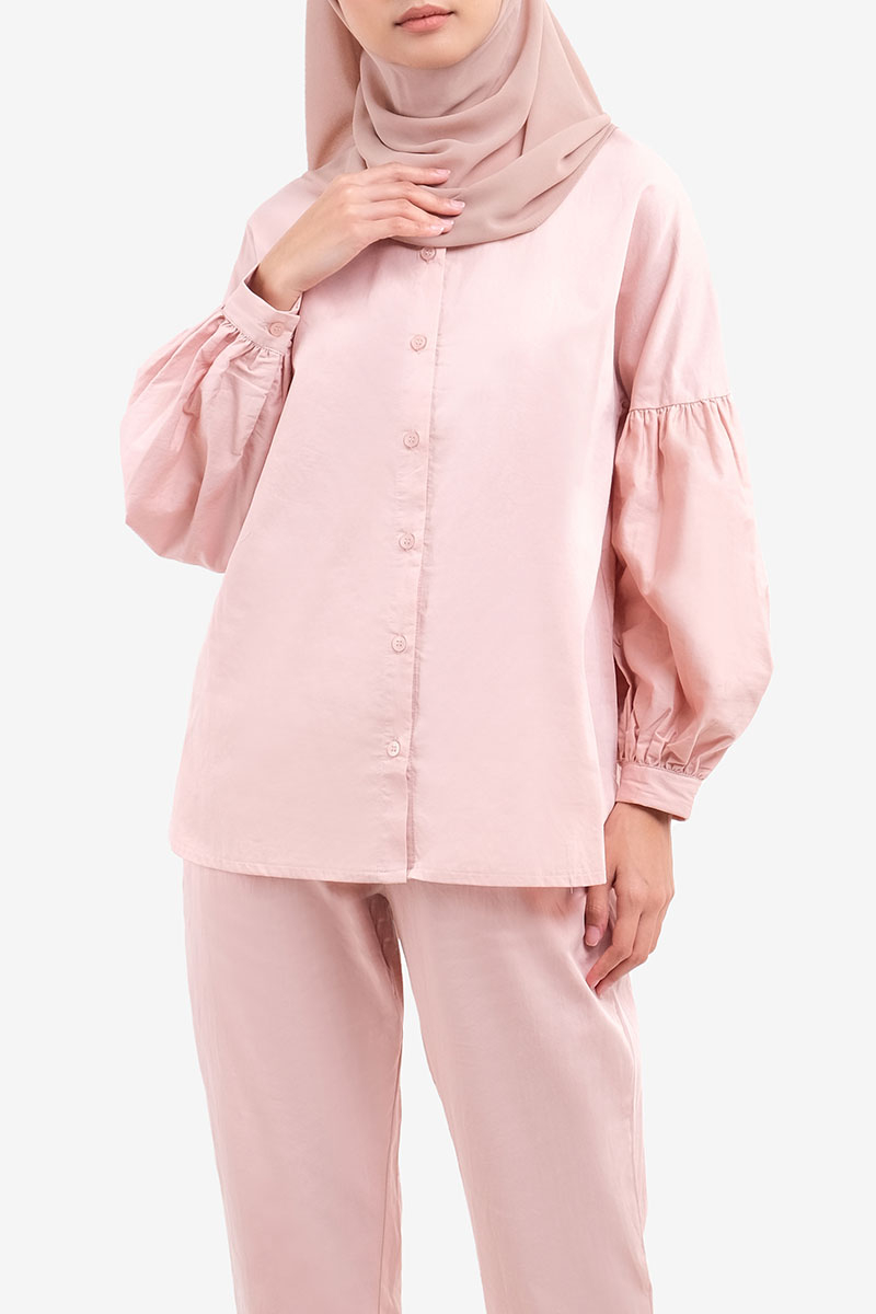 https://poplook.com/24050-152624/chayse-lantern-sleeve-blouse-soft-pink.jpg