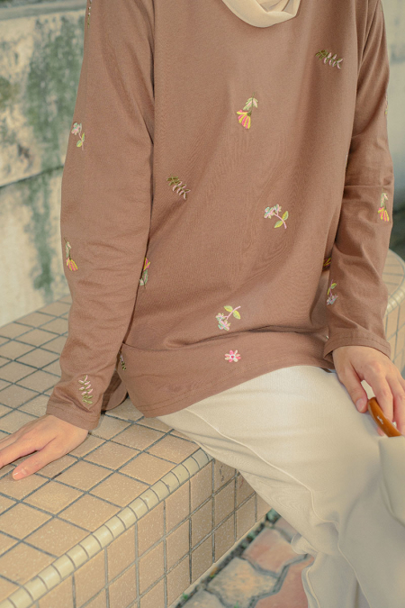 Waiva Embroidered Tee - Brown Floral