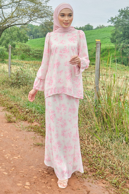 Kemangi Blouse & Skirt - Cream/Pink Bouquet