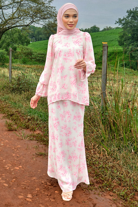 Kemangi Blouse & Skirt - Cream/Pink Bouquet