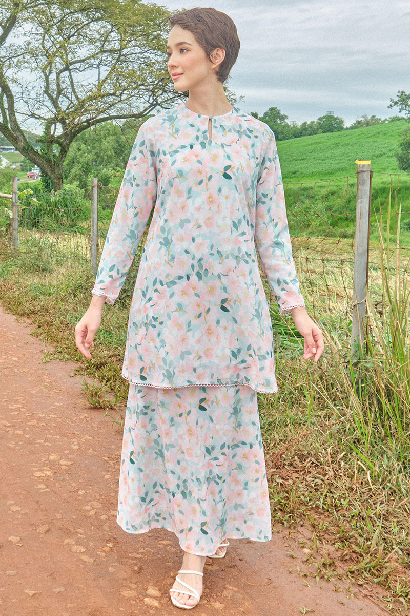 Duyong Blouse & Skirt