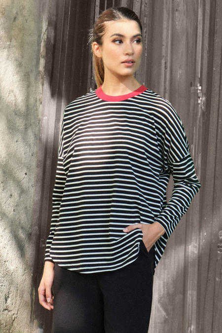 Inas Drop Shoulder Tee - Black/Red